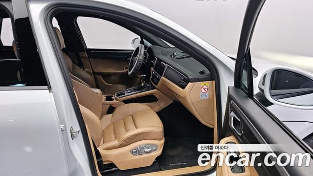 Porsche Macan 95B, 2021 11