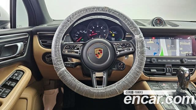 Porsche Macan 95B, 2021 13