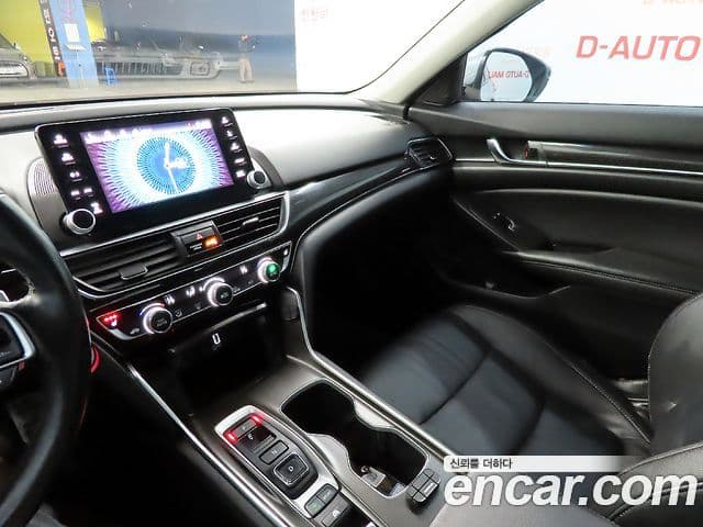 Honda Accord 10세대 2.0 гибрид Туринг (Touring), 2019 11