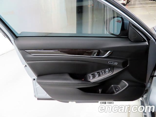 Honda Accord 10세대 2.0 гибрид Туринг (Touring), 2019 14