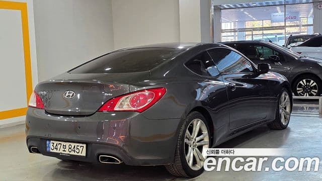 Hyundai Genesis купе 200 турбо P, 2009 7