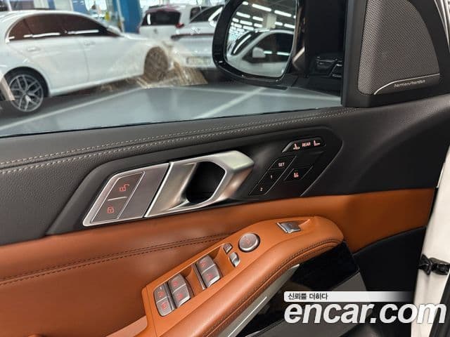 BMW X7 (G07) xDrive 30d M Sport 6인승, 2020 14