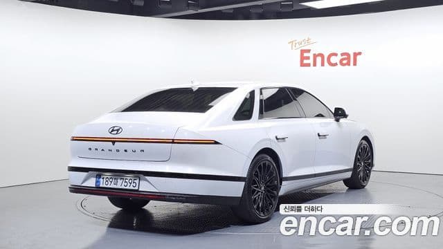 Hyundai Grandeur (GN7) Calligraphy, 2023 2