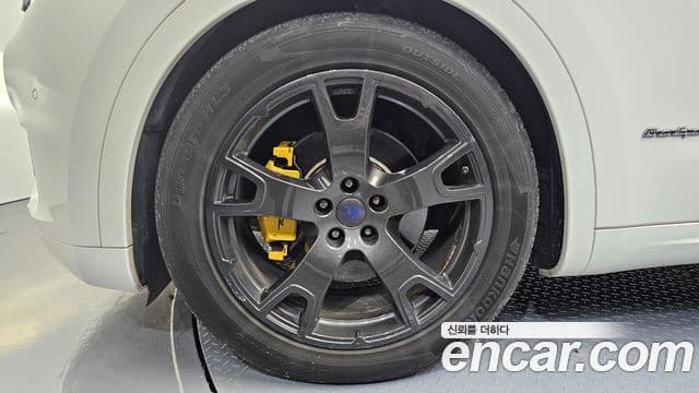 Maserati Levante, 2018 все фото