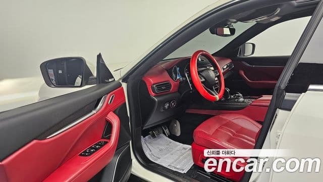 Maserati Levante, 2018 10