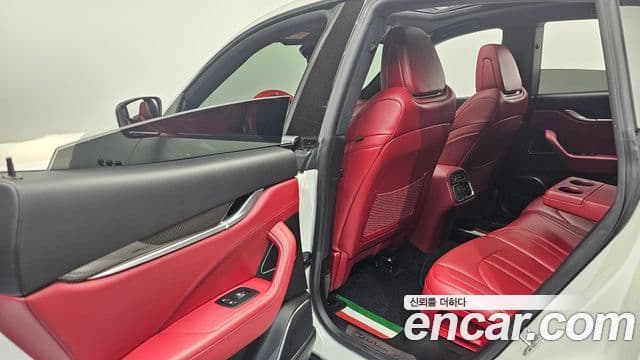 Maserati Levante, 2018 11