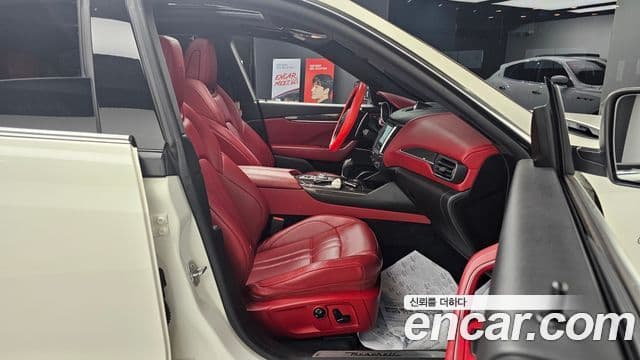 Maserati Levante, 2018 12