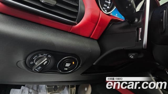 Maserati Levante, 2018 13