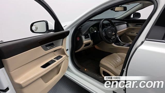 Jaguar XF (X260) 20d Portfolio, 2017 10