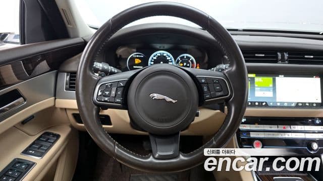 Jaguar XF (X260) 20d Portfolio, 2017 13