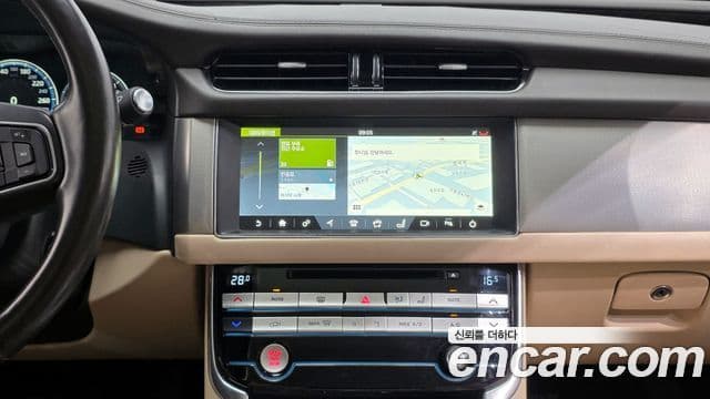 Jaguar XF (X260) 20d Portfolio, 2017 14