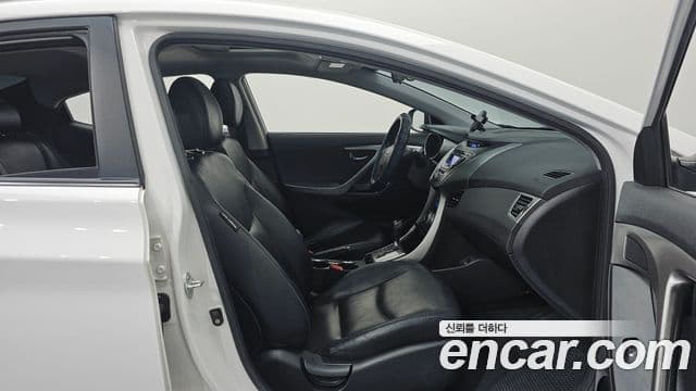 Hyundai Avante MD Modern, 2013 10