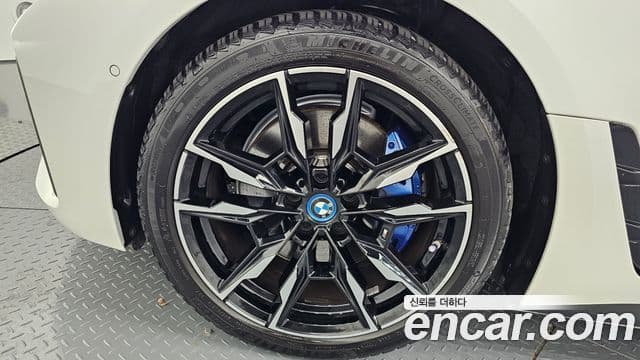 BMW i4, 2022 все фото