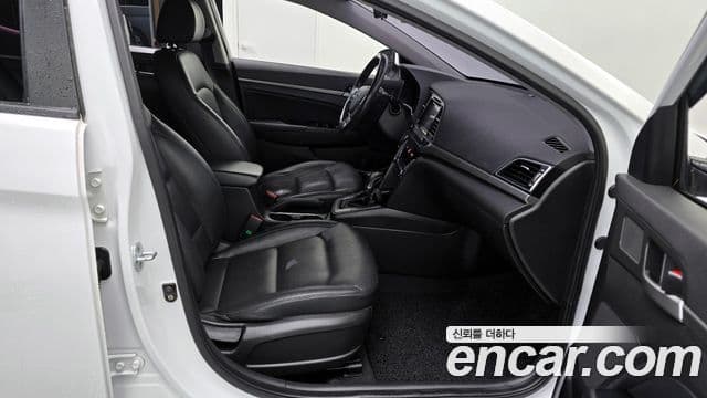 Hyundai Avante AD 1.6 GDI Smart, 2016 10