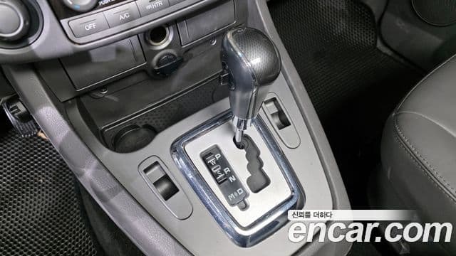 KG모빌리티(SsangYong) Korando 투리스모 4WD RT 9인승, 2015 9