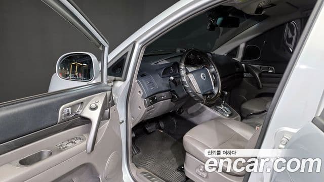 KG모빌리티(SsangYong) Korando 투리스모 4WD RT 9인승, 2015 10