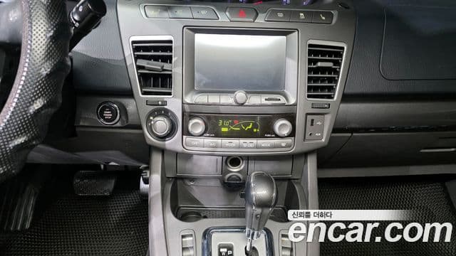 KG모빌리티(SsangYong) Korando 투리스모 4WD RT 9인승, 2015 19