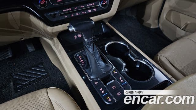 Kia The / новый New Carnival VIP, 2019 9