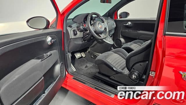 Fiat 500C Abarth, 2022 11