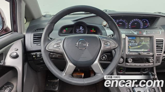 KG모빌리티(SsangYong) Korando 투리스모 4WD RX 9인승, 2016 13