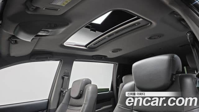 KG모빌리티(SsangYong) Korando 투리스모 4WD RX 9인승, 2016 19