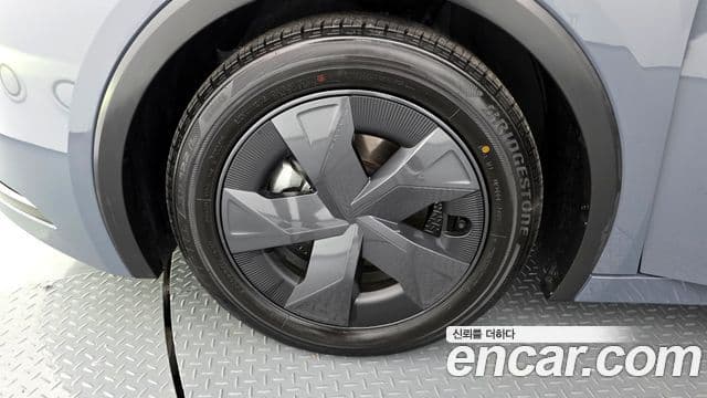 Toyota 프리우스 5세대 2.0 LE, 2024 все фото