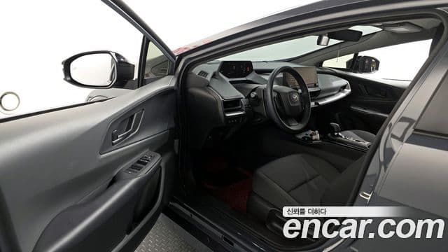 Toyota 프리우스 5세대 2.0 LE, 2024 10
