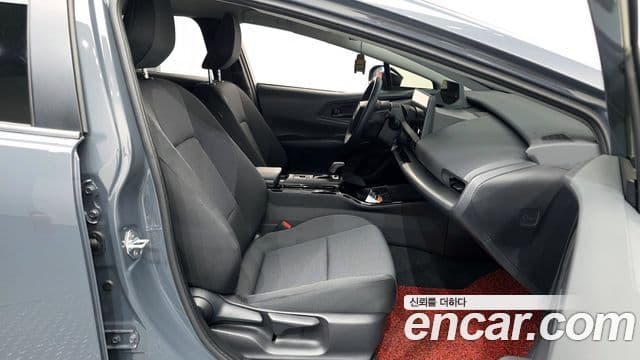 Toyota 프리우스 5세대 2.0 LE, 2024 11