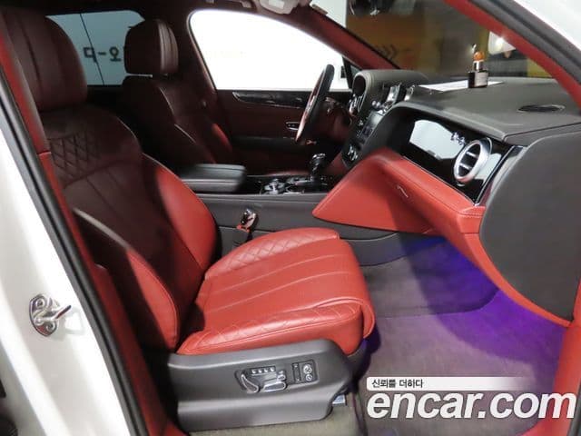 Bentley Bentayga, 2018 8