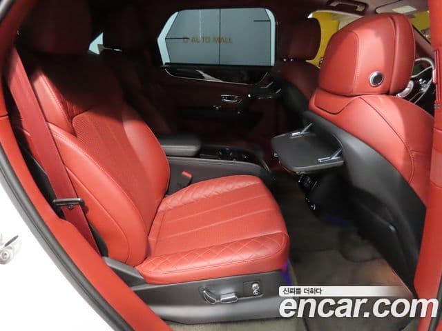 Bentley Bentayga, 2018 9