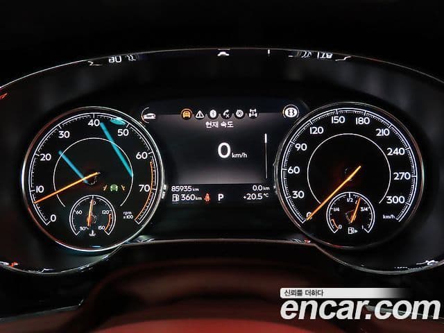 Bentley Bentayga, 2018 10