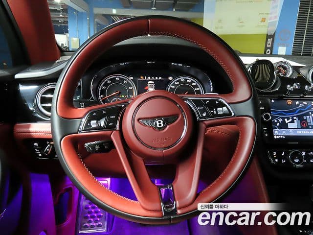 Bentley Bentayga, 2018 11