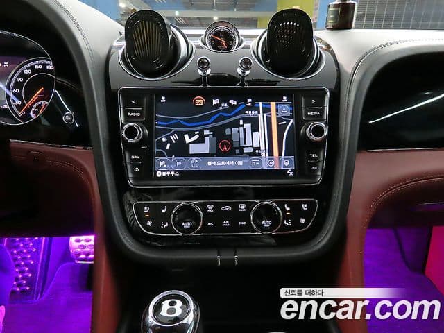 Bentley Bentayga, 2018 13