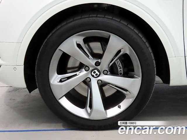 Bentley Bentayga, 2018 20
