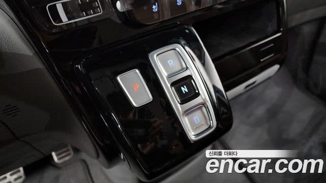 Hyundai Staria Prestige, 2025 12