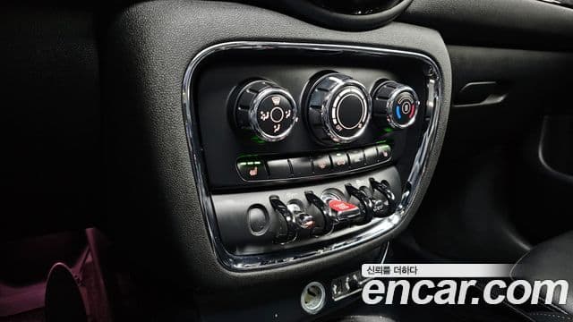 Mini Cooper 클럽맨 2세대, 2016 15