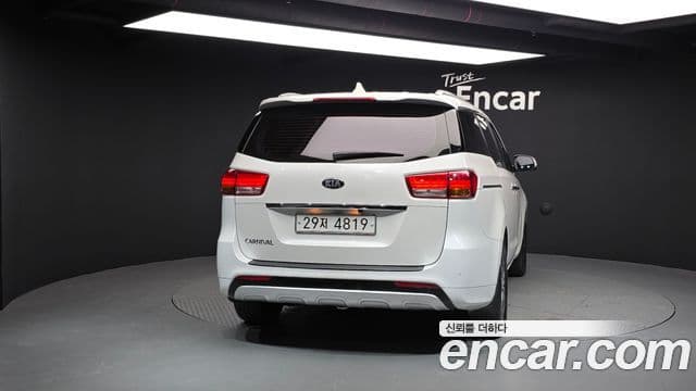 Kia All New Carnival Luxury, 2016 4