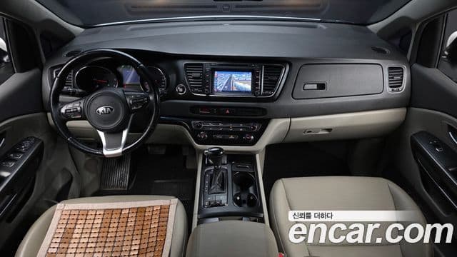 Kia All New Carnival Luxury, 2016 7