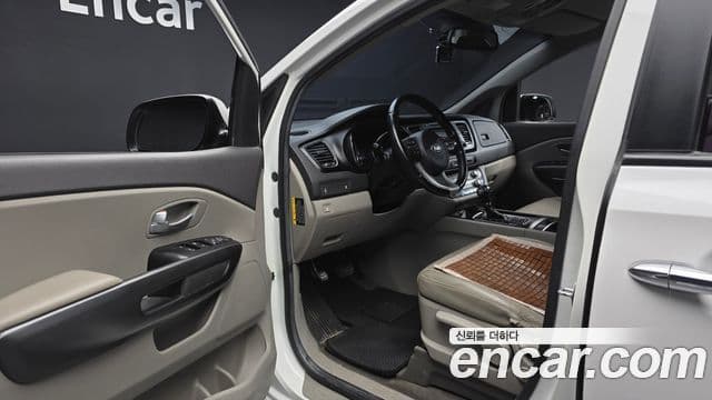 Kia All New Carnival Luxury, 2016 10