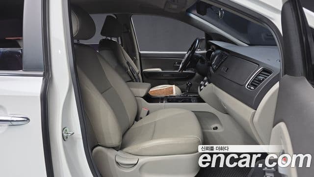 Kia All New Carnival Luxury, 2016 11