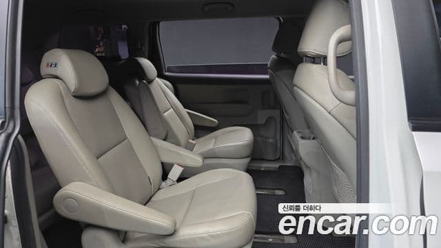 Kia All New Carnival Luxury, 2016 12