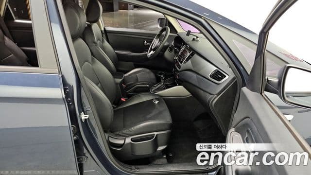 Kia All New Carens 2.0 LPi Trendy, 2016 12