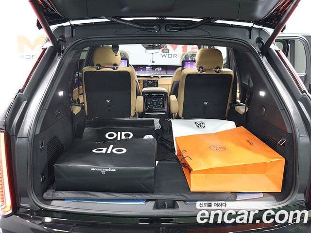 Cadillac Escalade IQ Premium Sport, 2026 все фото