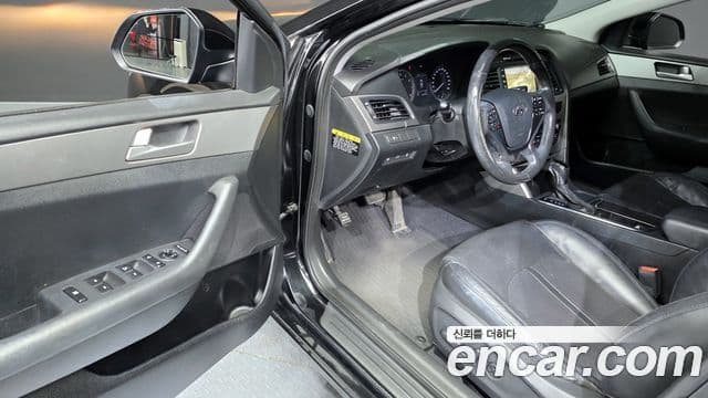 Hyundai LF Sonata Special, 2015 10