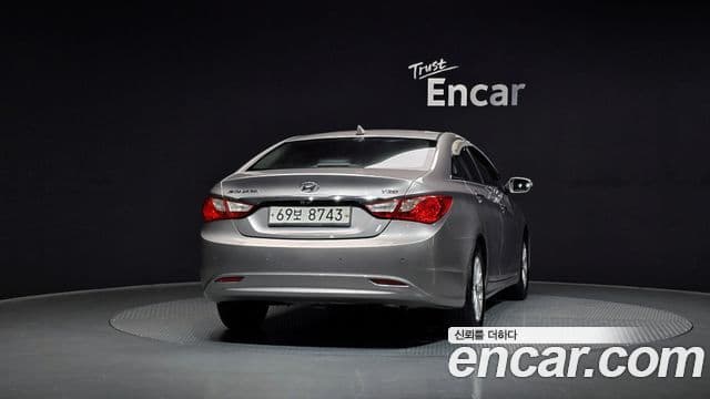 Hyundai YF Sonata чёрный, 2011 4