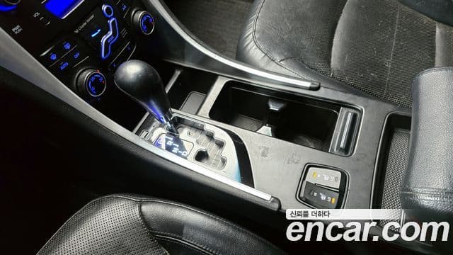 Hyundai YF Sonata чёрный, 2011 9