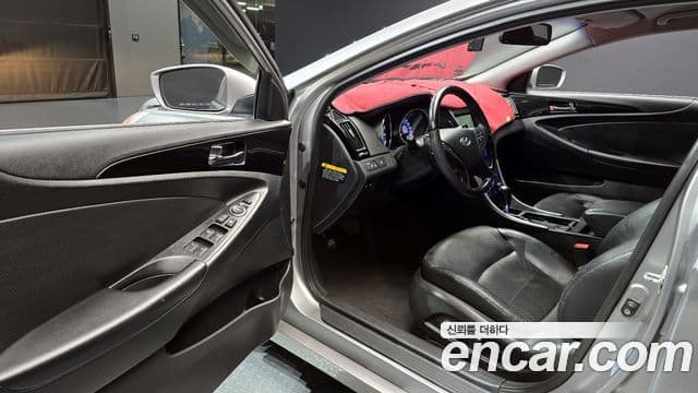 Hyundai YF Sonata чёрный, 2011 11