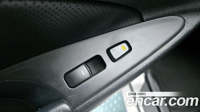 Hyundai YF Sonata чёрный, 2011 18