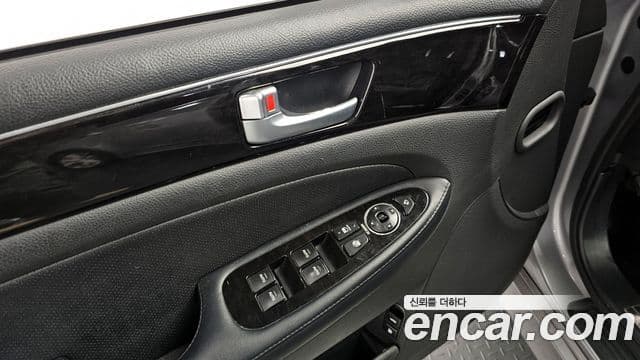 Hyundai Genesis Luxury, 2012 18