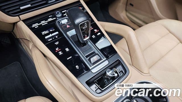 Porsche Cayenne (PO536), 2019 9